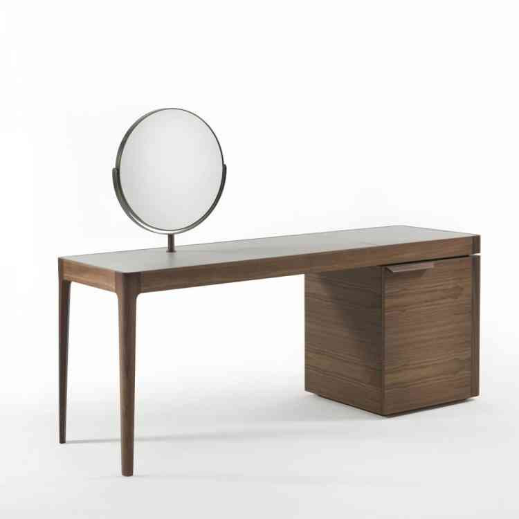 Afrodite Desk from Poradaat Pure Interiors 